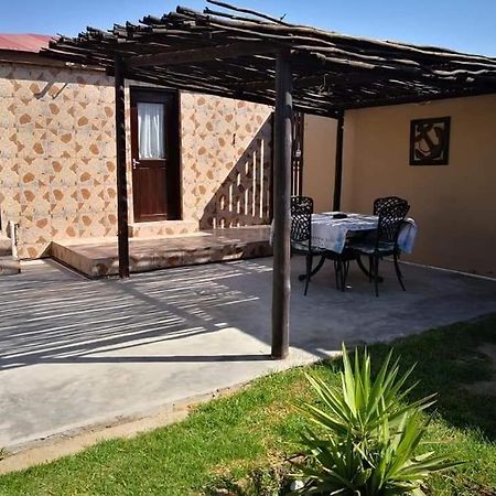 Skippers Backpackers Cc Walvis Bay Exterior photo
