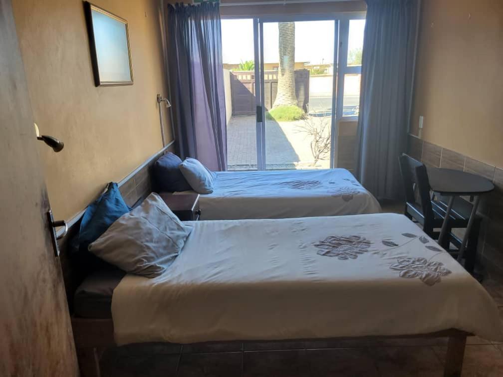 Skippers Backpackers Cc Walvis Bay Exterior photo